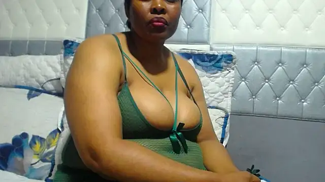SEXYBUSTYEBONYXX Adlı Modelin Canlı XXX Sohbeti