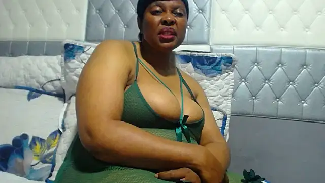 XXX chat uživo modela SEXYBUSTYEBONYXX
