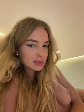 EvieEvans' Live XXX Chat