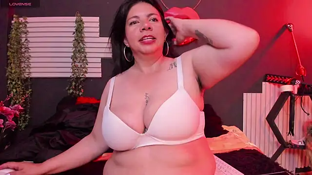 kinky_momm's Live XXX Chat