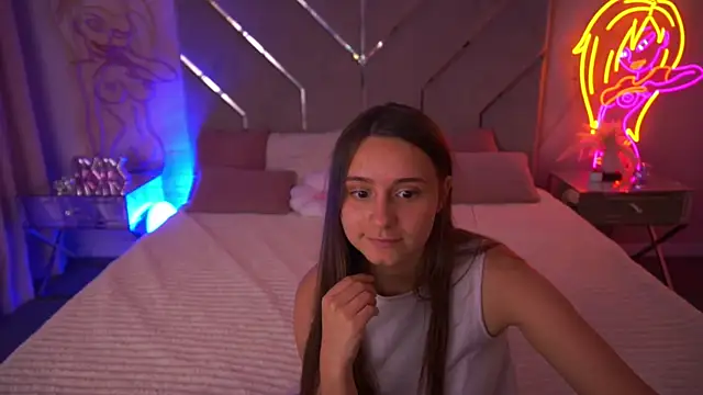 Chat +18 de TinyNatalie ao vivo