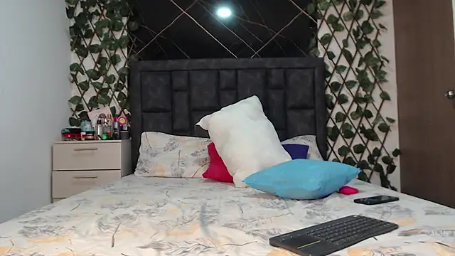 Chat +18 de Ari_kanroji ao vivo