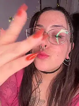 Mizztikaa XXX чат на живо