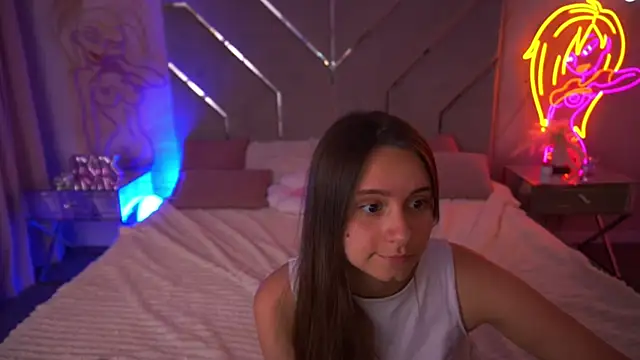 צ'אט XXX בשידור חי של TinyNatalie