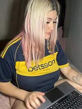 Czat XXX na żywo – Deliciousbaby22