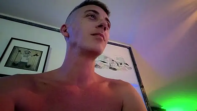1Hugo1 XXX чат на живо