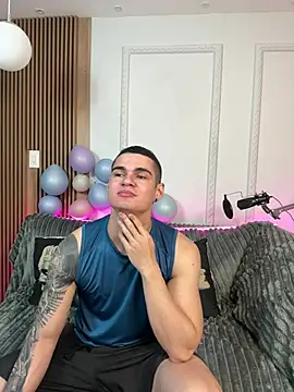 Marcusvandal Adlı Modelin Canlı XXX Sohbeti