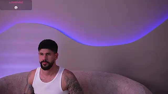 Petesevans élő XXX-chatje