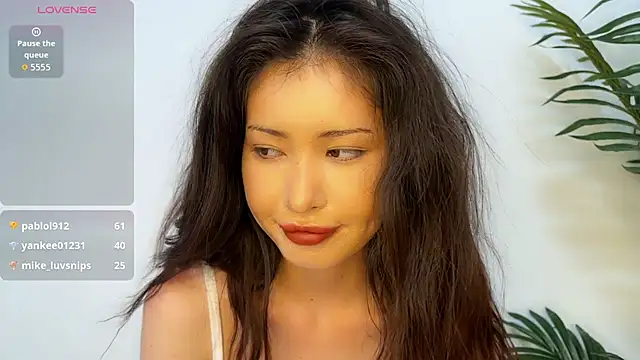 XXX chat uživo modela _Nanami