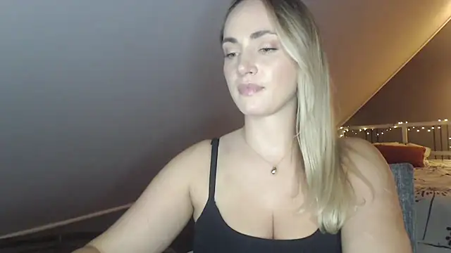 ScarlettSensitive's Live XXX Chat