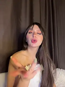 itssophiie Adlı Modelin Canlı XXX Sohbeti