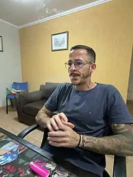 צ'אט XXX בשידור חי של MeladoDiMel