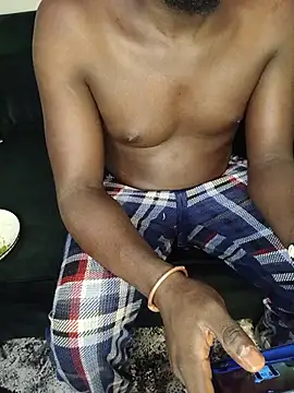 Bigblackman25 Adlı Modelin Canlı XXX Sohbeti
