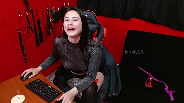 Chatroom XXX en direct de Emily_Slave28