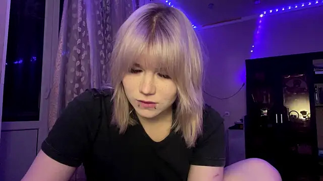 HelloKinki 即時 XXX 聊天