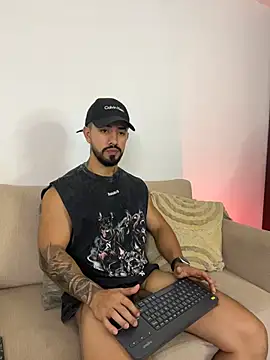 Chat +18 de Ezzio_Scolaro ao vivo