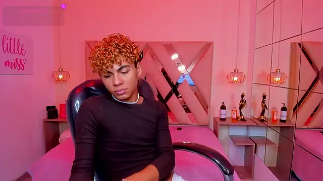 Chat +18 de Anyelo_Twink ao vivo