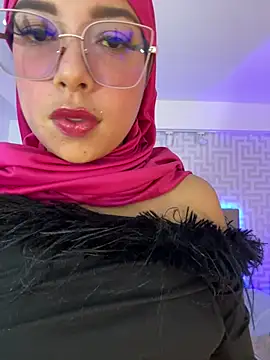 naishaa_'s Live XXX Chat