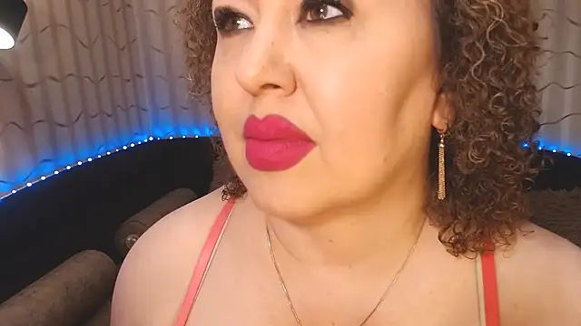 BustyKatty's Live XXX Chat