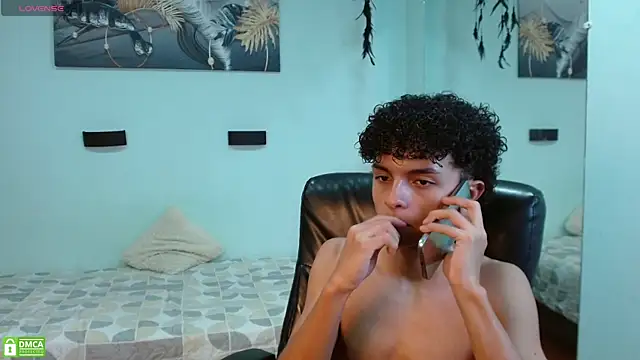 Curly_Phillip XXX чат на живо