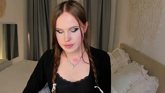 EffieMinki Chat XXX live