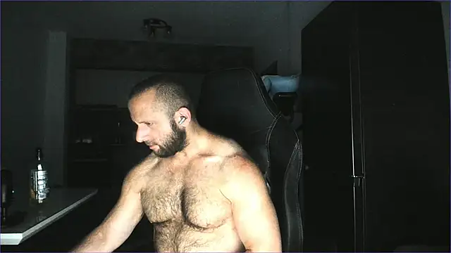 Hugealphabeast Chat XXX in diretta