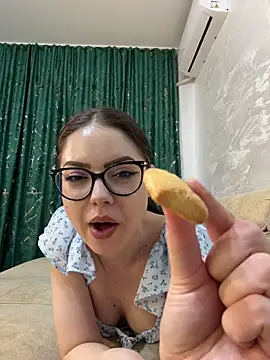KaylaLewyss Chat XXX live