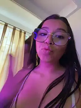 maaddyXXX's Live XXX Chat