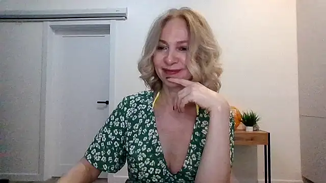 Vireliabo élő XXX-chatje