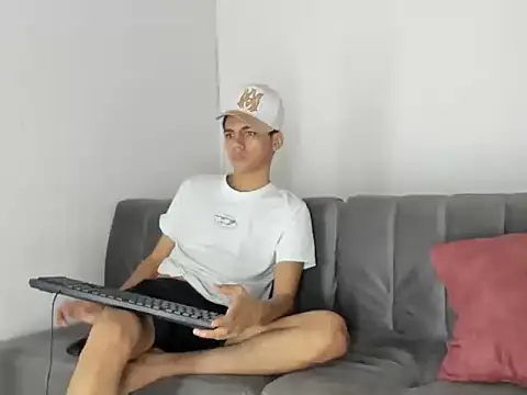 Charlie_Scorpion 即時 XXX 聊天