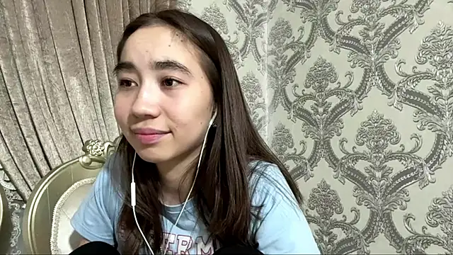 XXX chat uživo modela cocoSharms