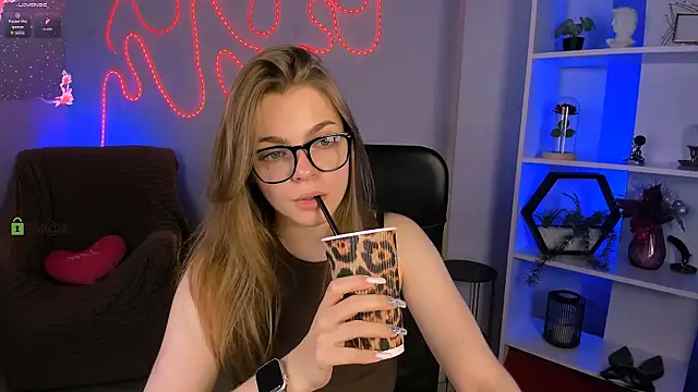 veronica_bubble Adlı Modelin Canlı XXX Sohbeti