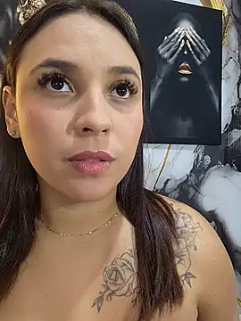 دردشة LizzRouse الجنسية المباشرة