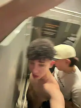 צ'אט XXX בשידור חי של yoursexyjose