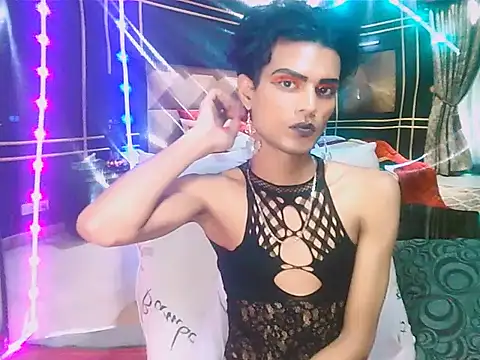 IndianLipstickLuna Adlı Modelin Canlı XXX Sohbeti