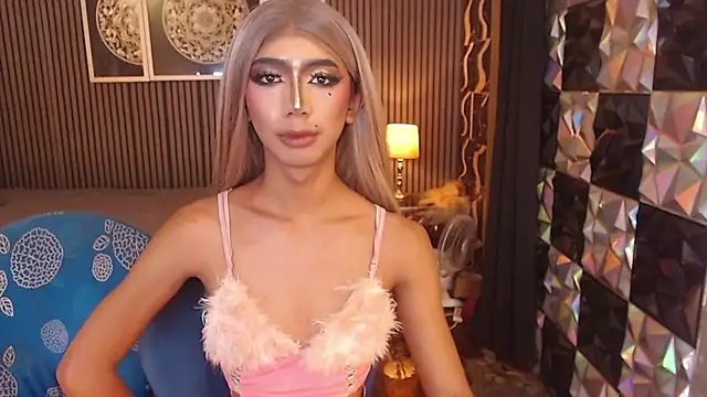 AudreyMilesTrans Adlı Modelin Canlı XXX Sohbeti