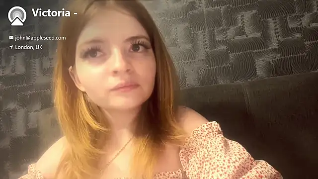 XXX chat uživo modela Elirya