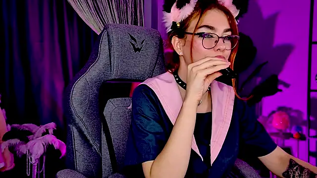 Chatroom XXX en direct de SeraphineDuskryn