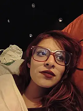 XXX chat uživo modela RedMeloddy