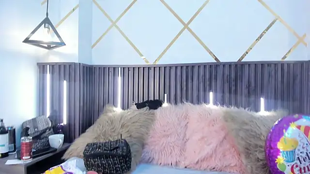 Show modela MeganNightt na web-kameri