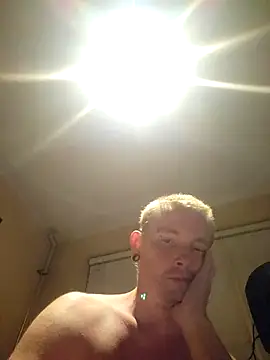 piercingpik Live XXX-chat