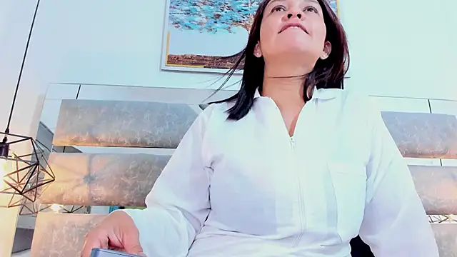 Slut_Milf_ Chat XXX in diretta