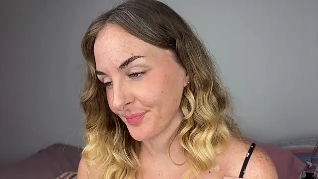 Chat +18 de RomyOmega ao vivo