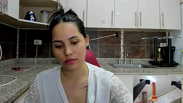 Katy_Jhomson Adlı Modelin Canlı XXX Sohbeti