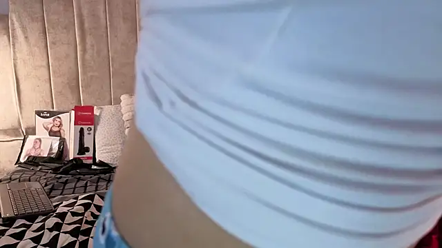 Emilly-hall live XXX chat