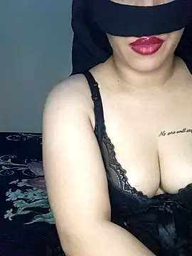 Zouzou_sexy Adlı Modelin Canlı XXX Sohbeti