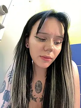 XXX chat uživo modela sukidaa