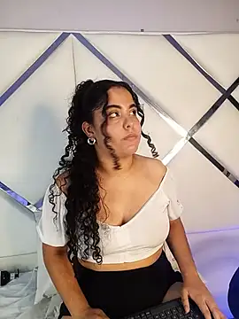 NicolleOverton's Live XXX Chat