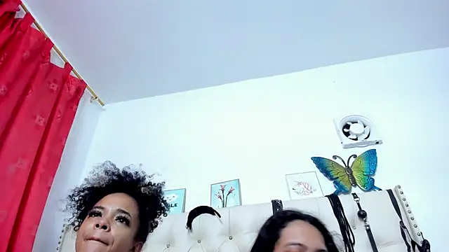 ChloeandIsabella Adlı Modelin Web Kamerası Şovu