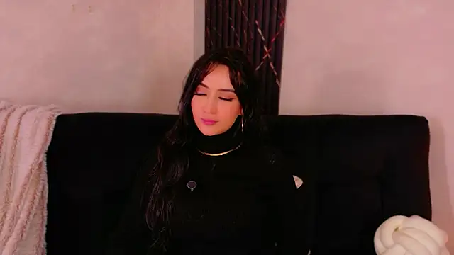 EmmyEvans1 Adlı Modelin Canlı XXX Sohbeti